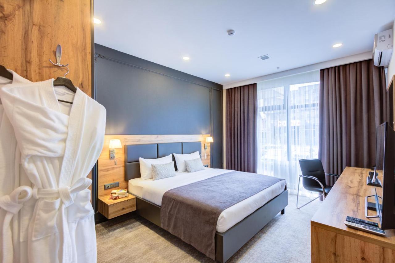 Aurum Hotel Bichkek Extérieur photo